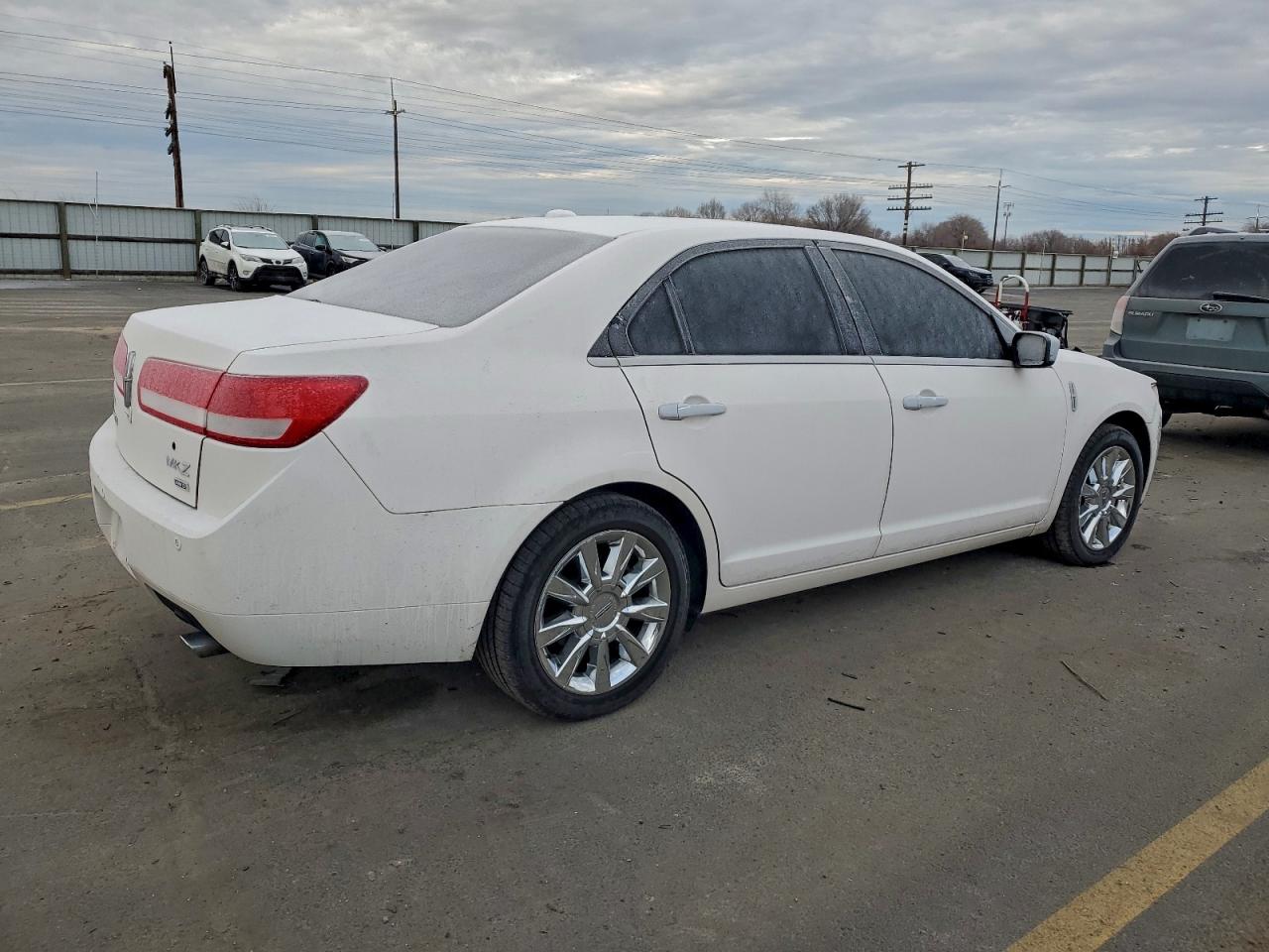 2010 LINCOLN MKZ photo 3