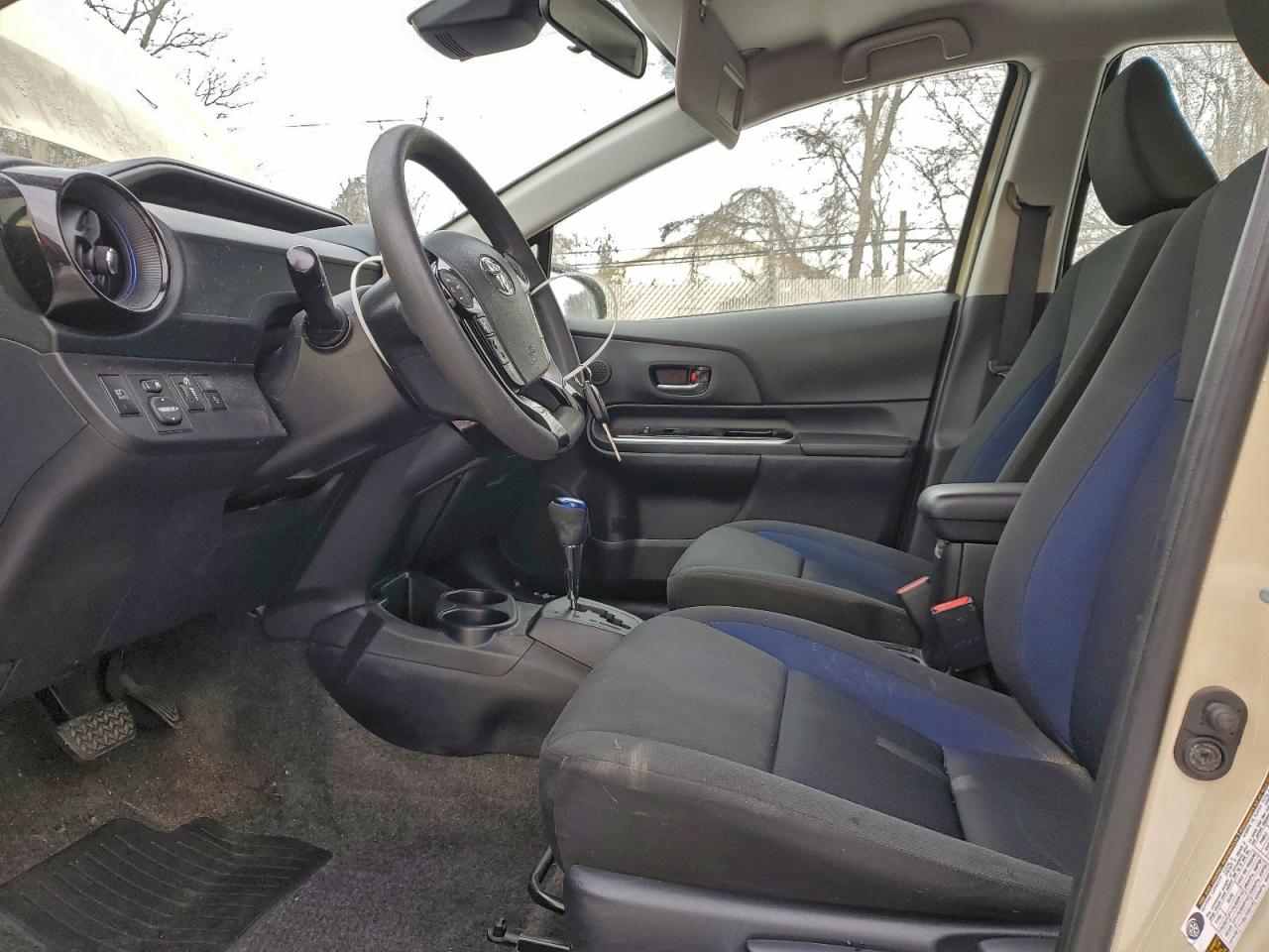 2018 TOYOTA PRIUS C photo 19