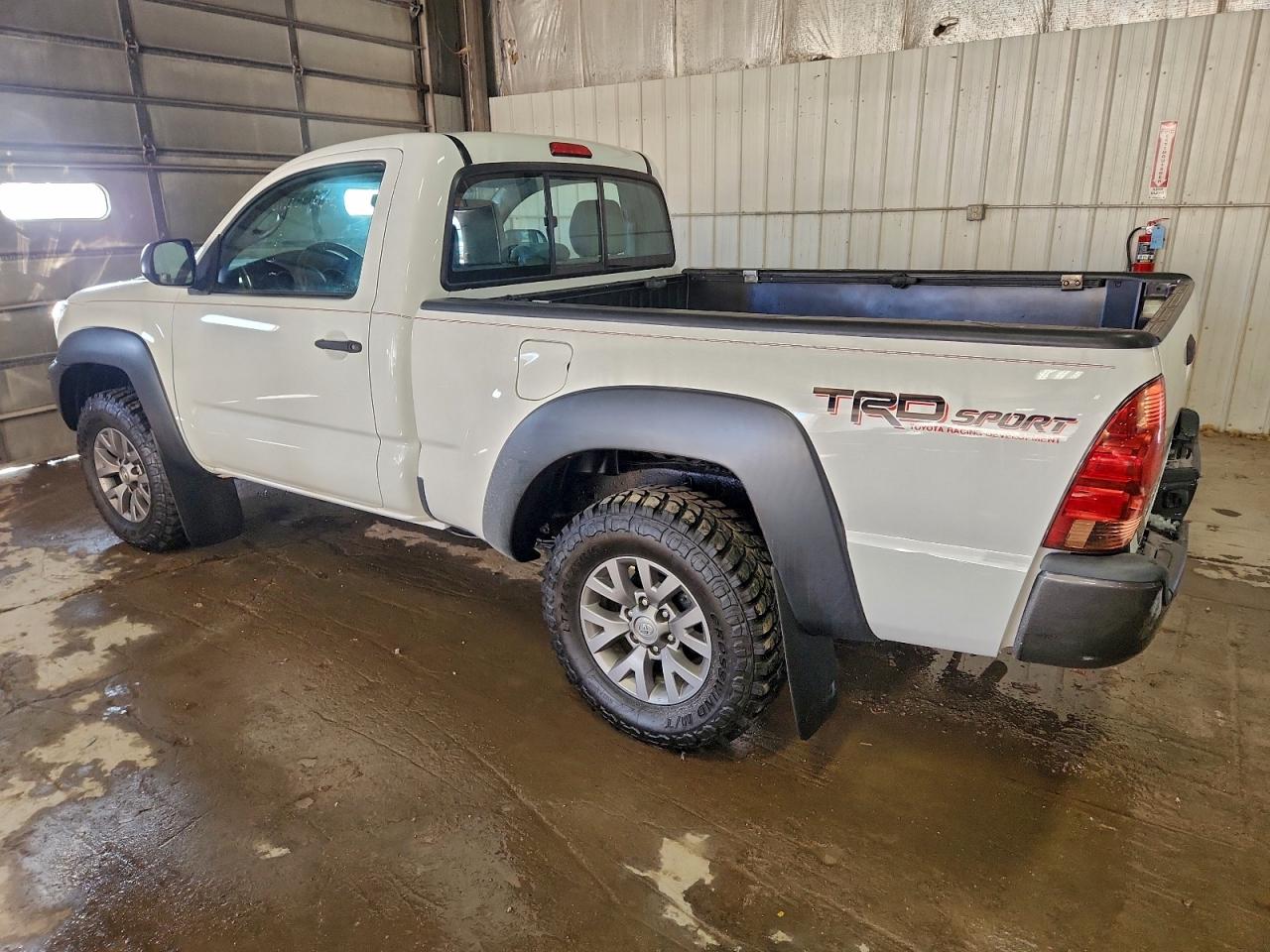 2013 TOYOTA TACOMA photo 2