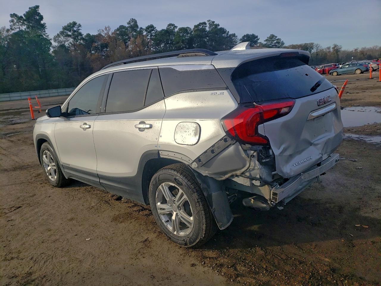 2019 GMC TERRAIN SLE photo 2