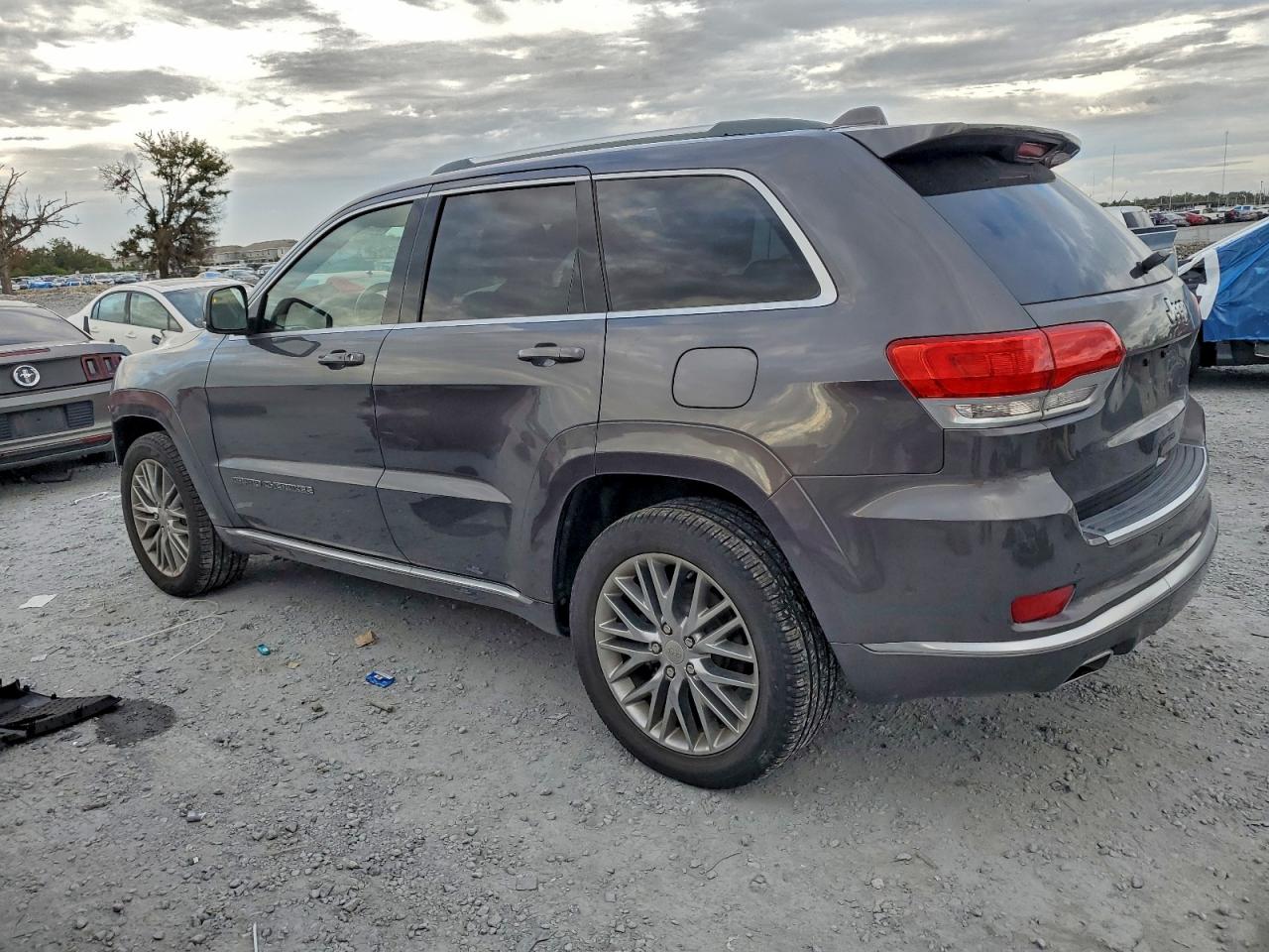 2018 JEEP GRAND CHEROKEE SUMMIT photo 2