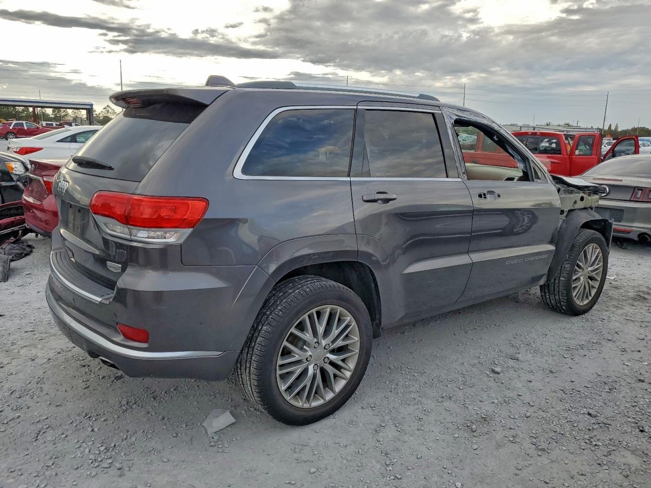 2018 JEEP GRAND CHEROKEE SUMMIT photo 3