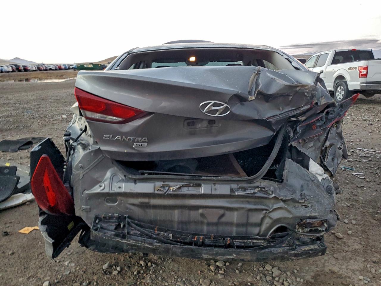 2018 HYUNDAI ELANTRA photo 11