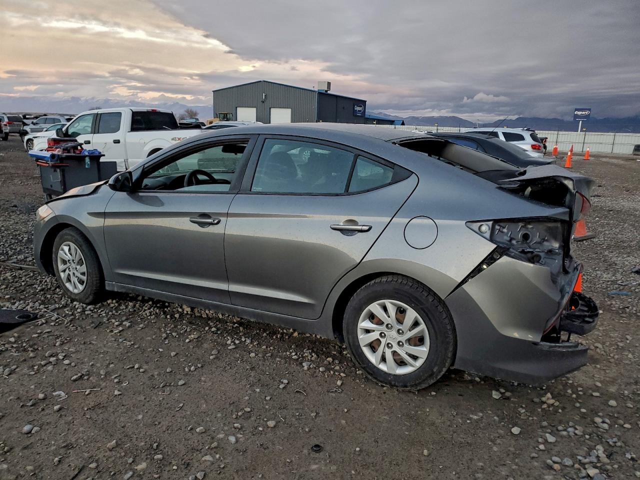 2018 HYUNDAI ELANTRA photo 3