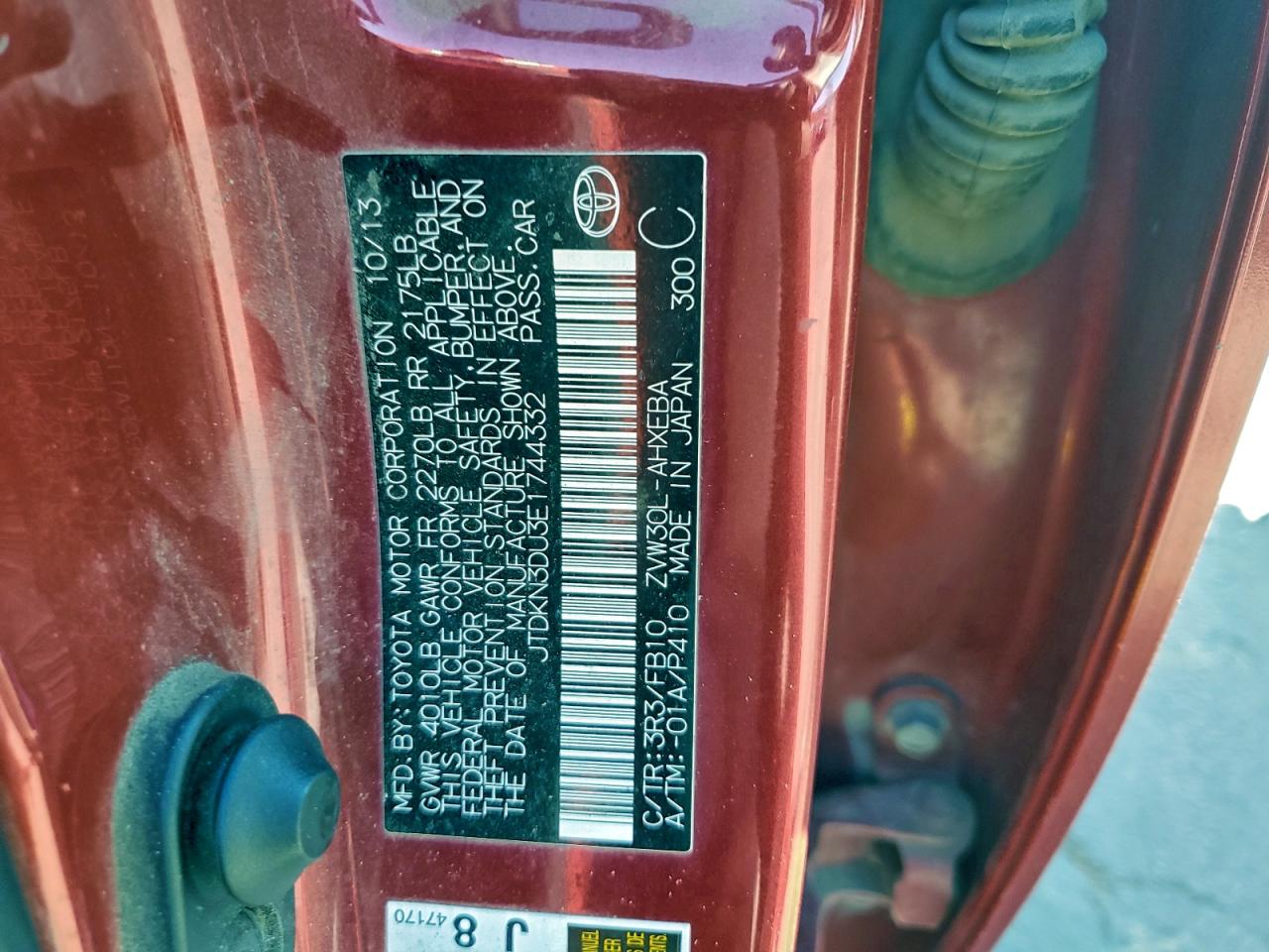 2014 TOYOTA PRIUS photo 13