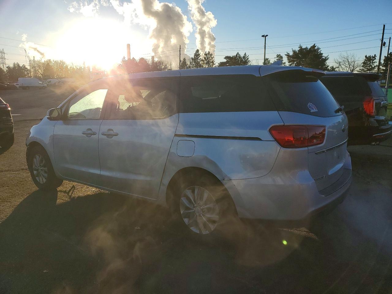 2019 KIA SEDONA LX photo 4