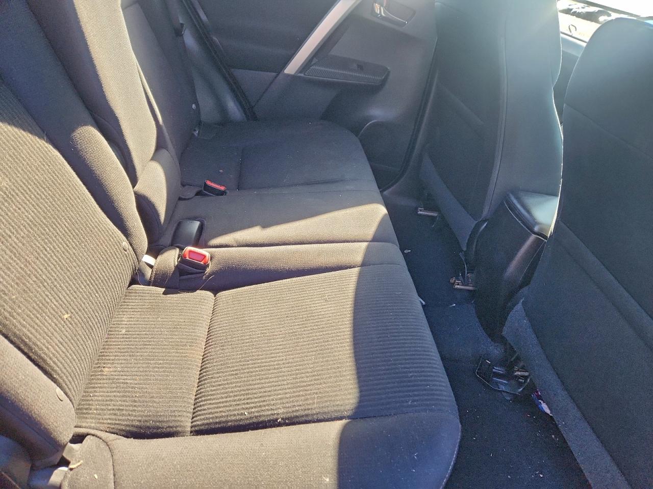 2014 TOYOTA RAV4 XLE photo 21