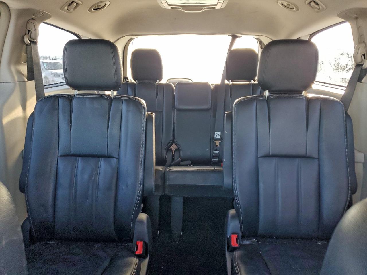 2015 CHRYSLER TOWN & COUNTRY TOURING photo 19