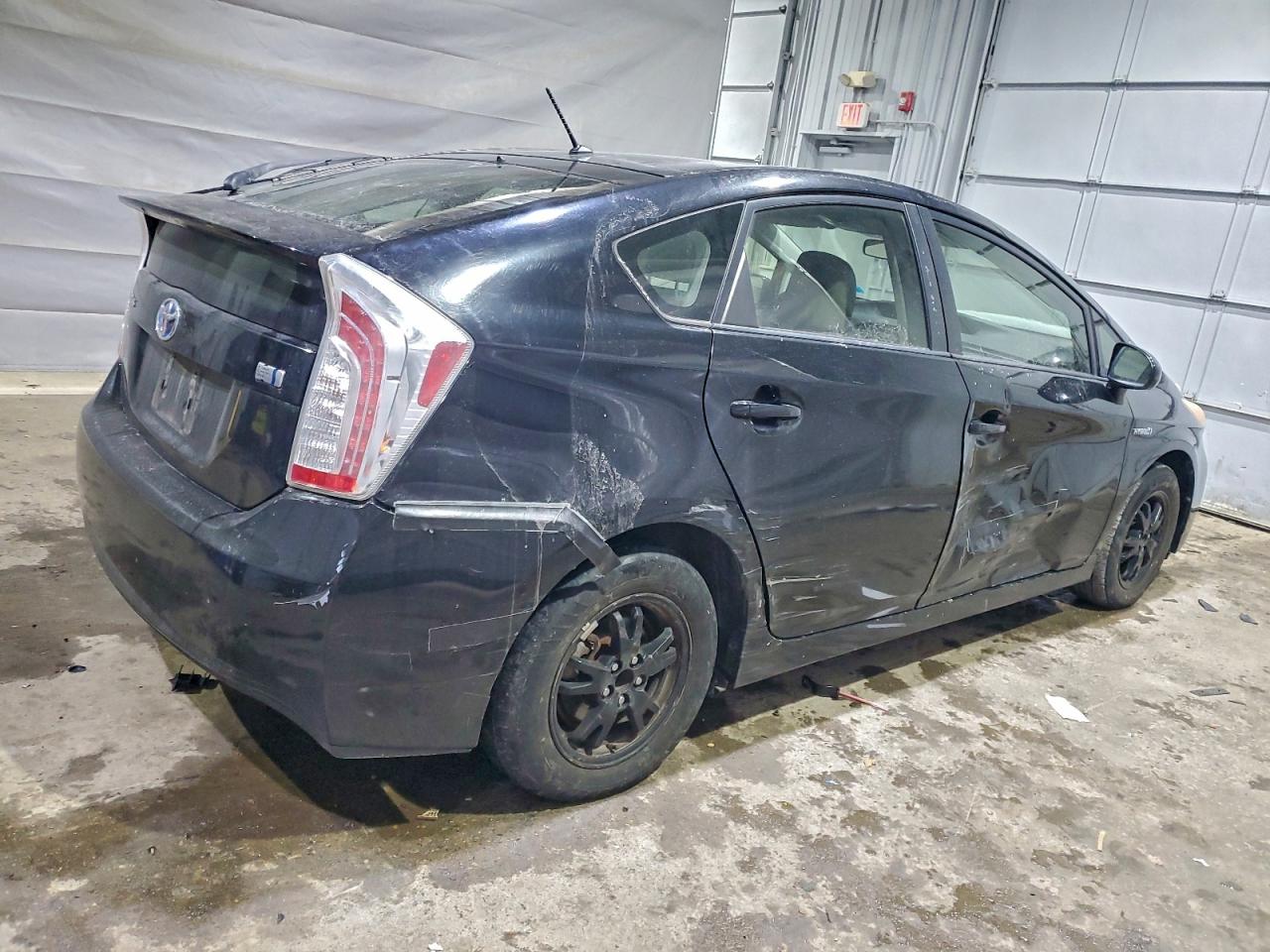 2013 TOYOTA PRIUS photo 5