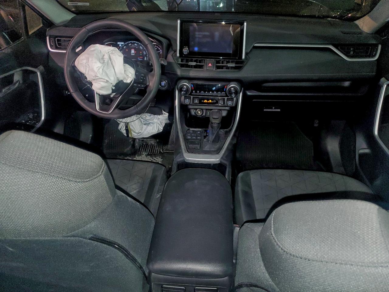 2024 TOYOTA RAV4 XLE photo 8
