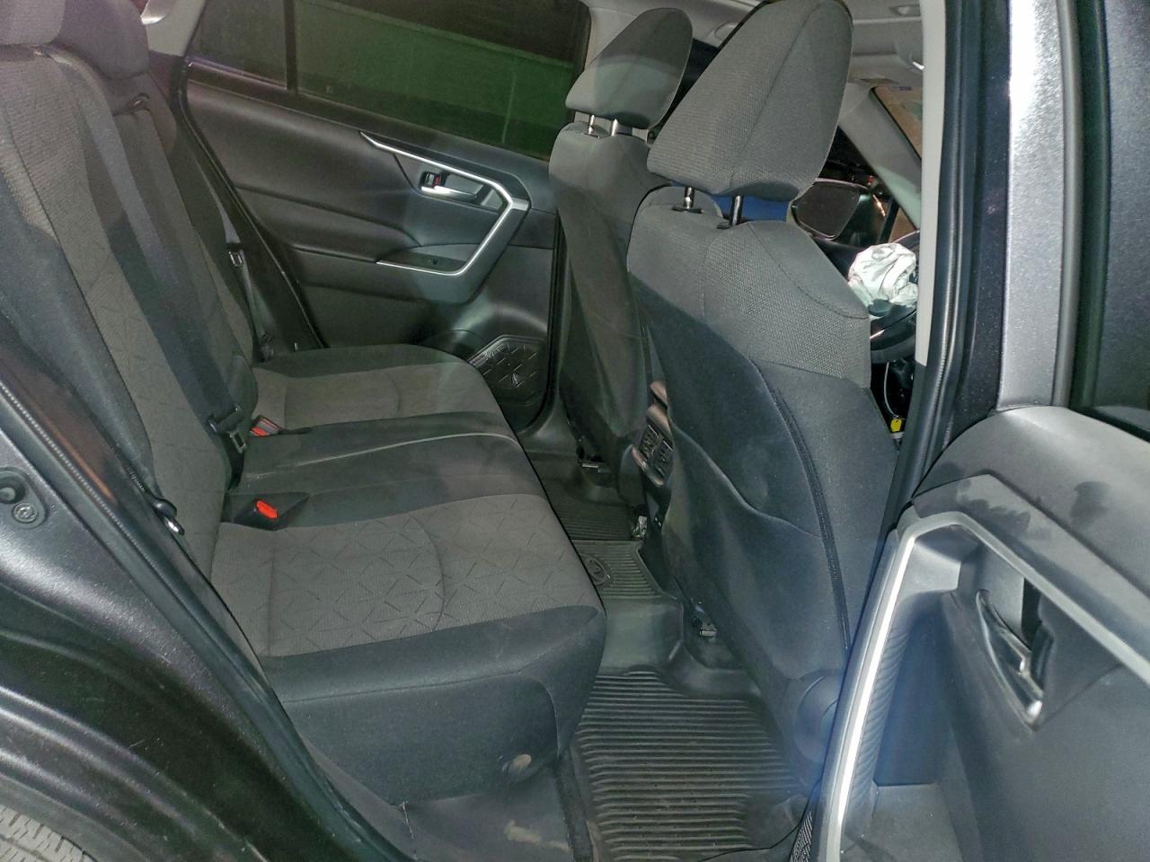 2024 TOYOTA RAV4 XLE photo 11