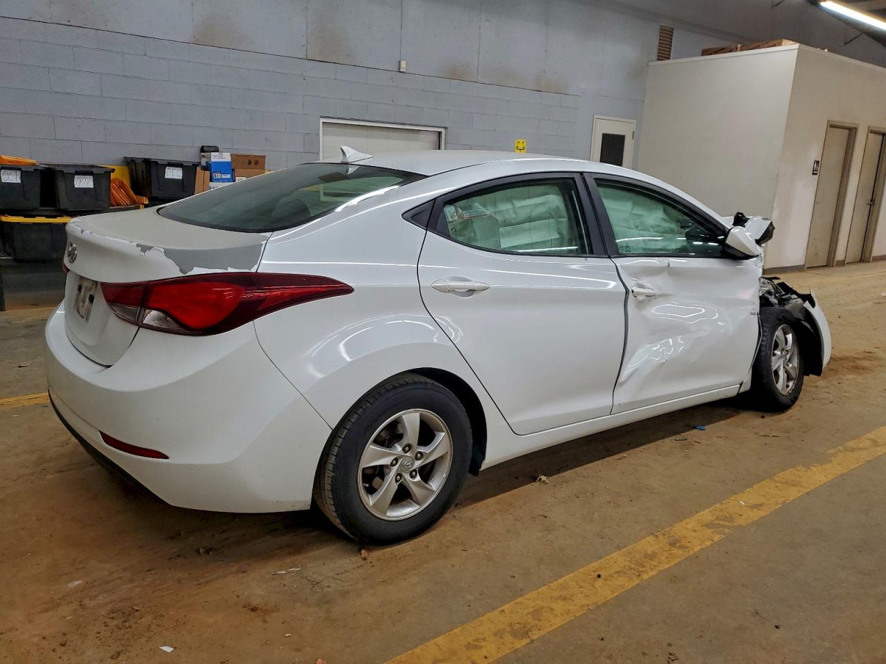 2015 HYUNDAI ELANTRA SE photo 3
