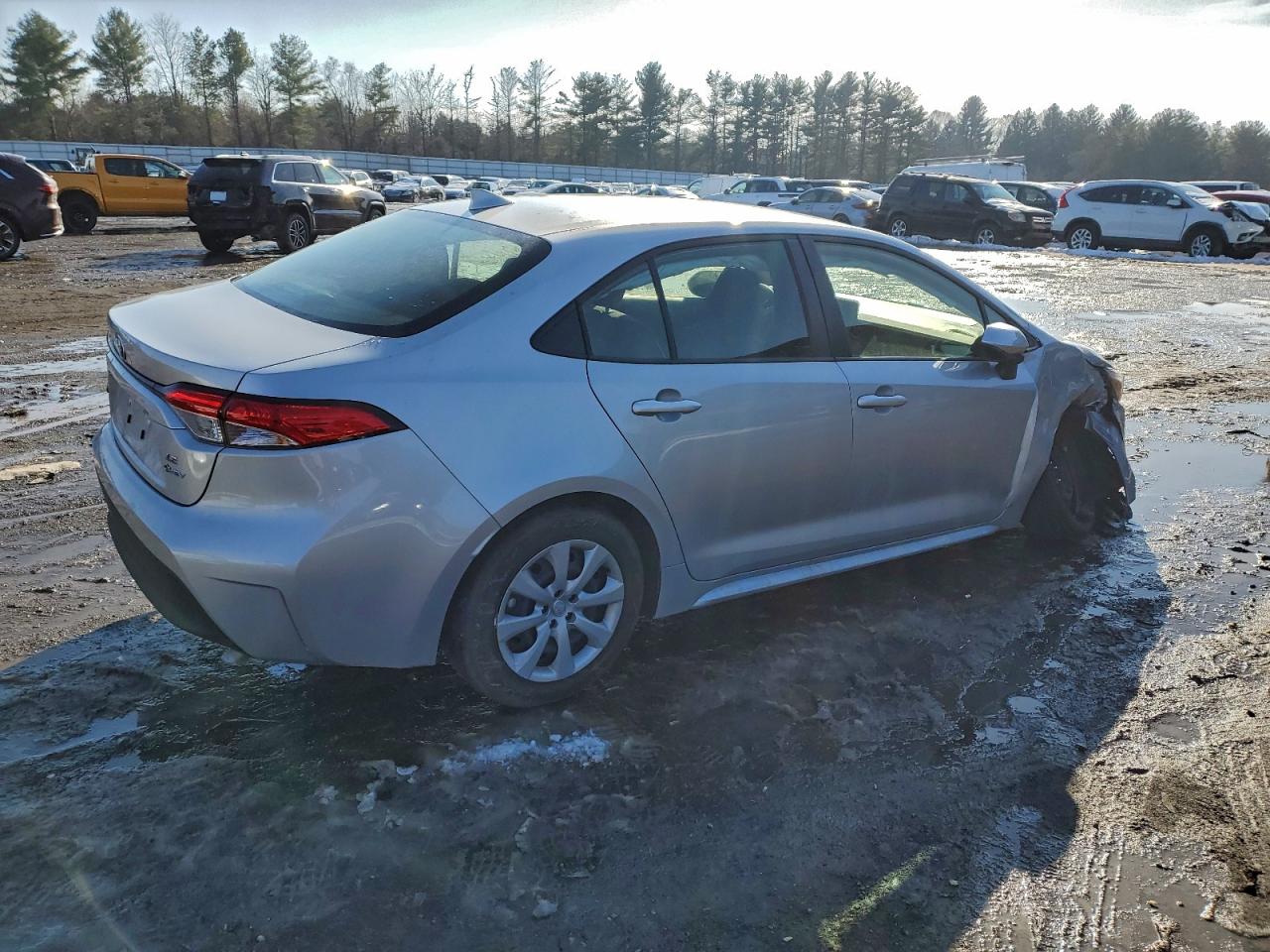 2025 TOYOTA COROLLA LE photo 3