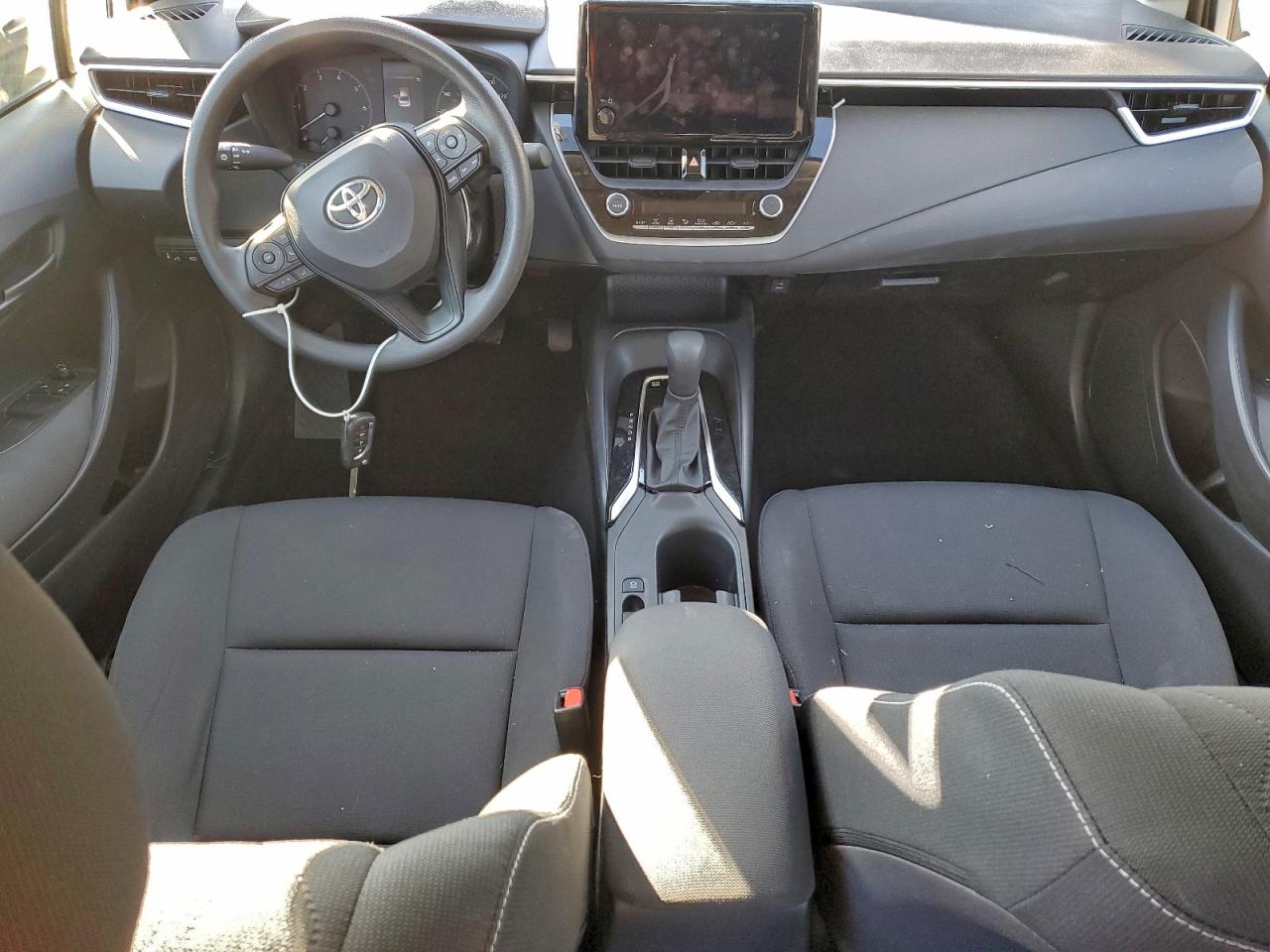 2025 TOYOTA COROLLA LE photo 8