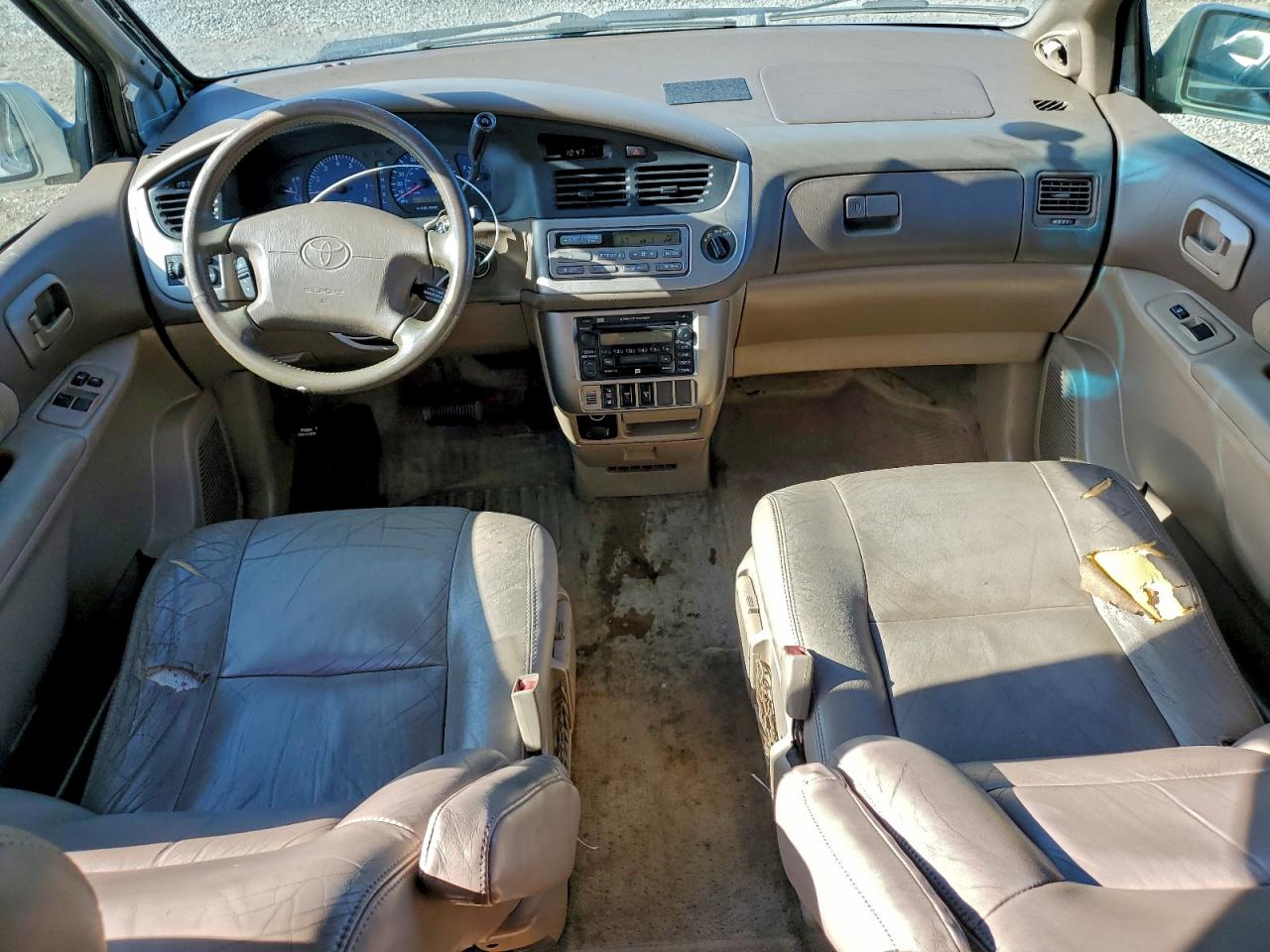 2002 TOYOTA SIENNA LE photo 8