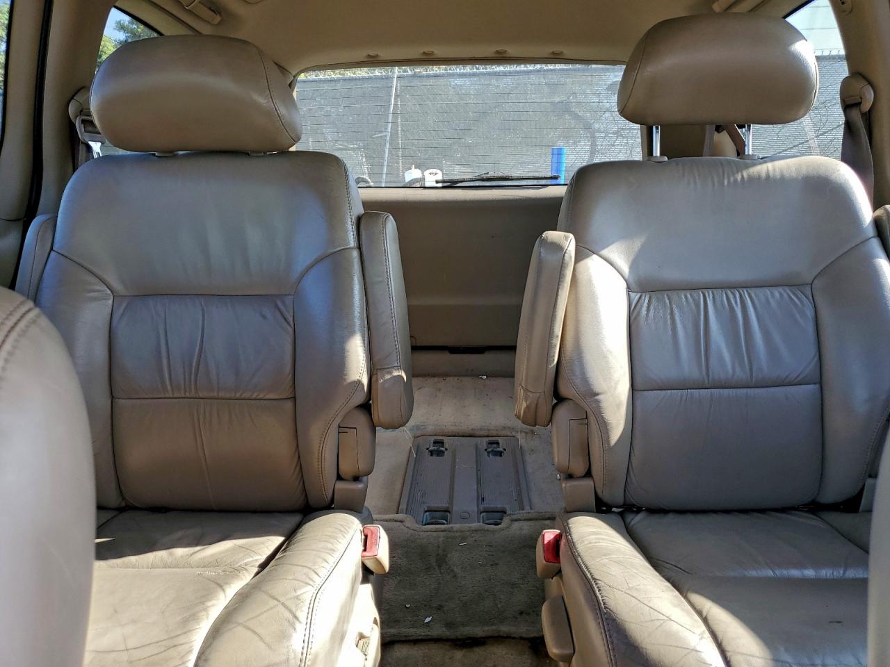 2002 TOYOTA SIENNA LE photo 10
