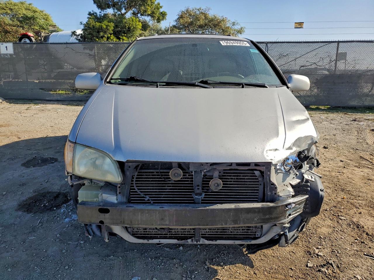 2002 TOYOTA SIENNA LE photo 5