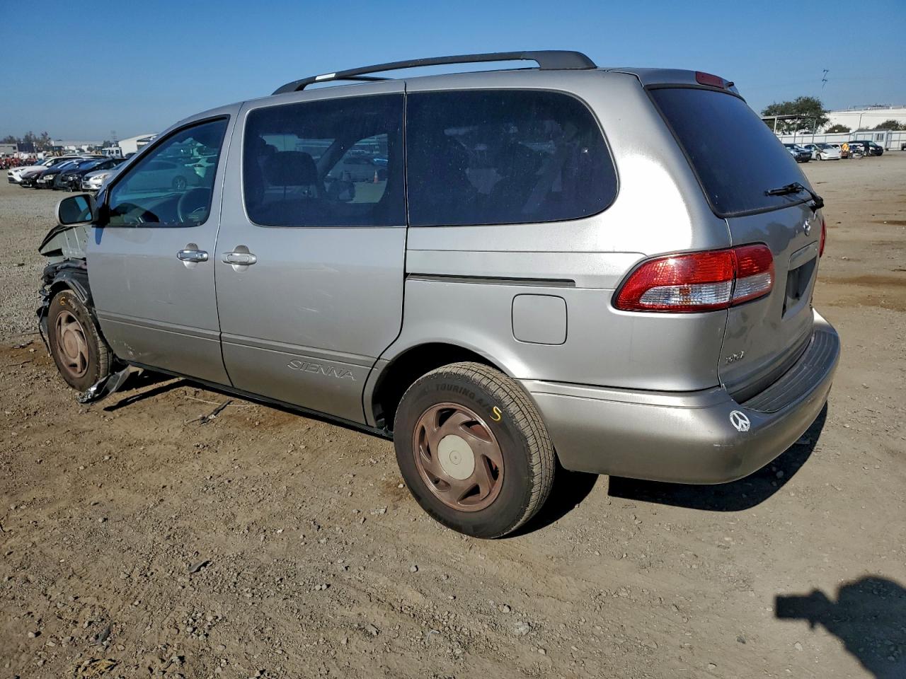 2002 TOYOTA SIENNA LE photo 2