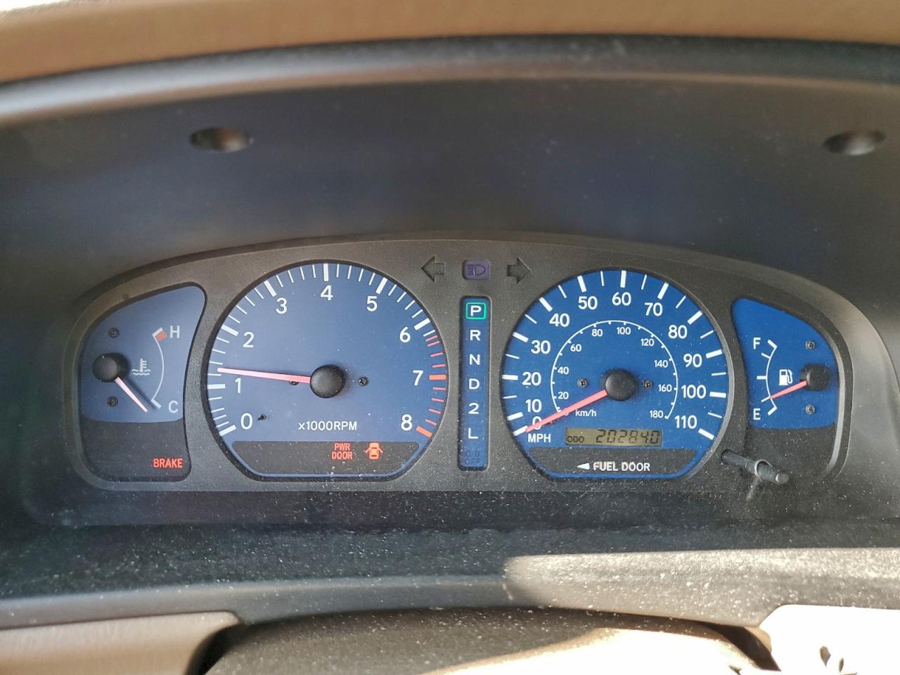 2002 TOYOTA SIENNA LE photo 9
