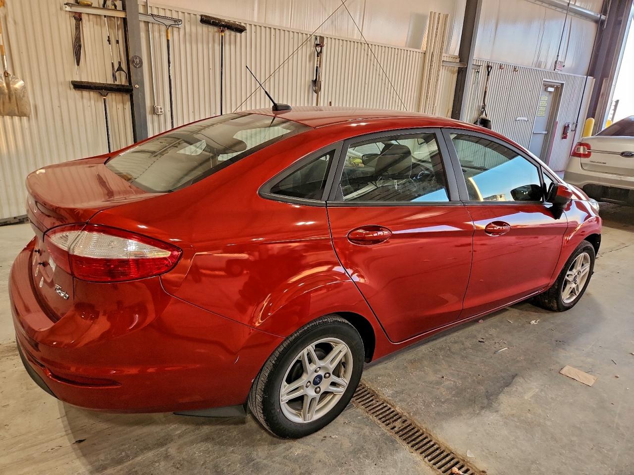 2018 FORD FIESTA SE photo 3