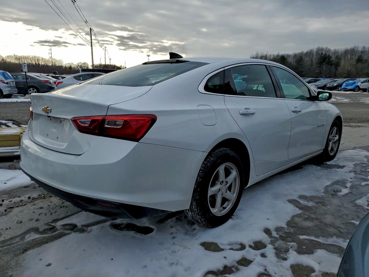 2018 CHEVROLET MALIBU LS photo 3