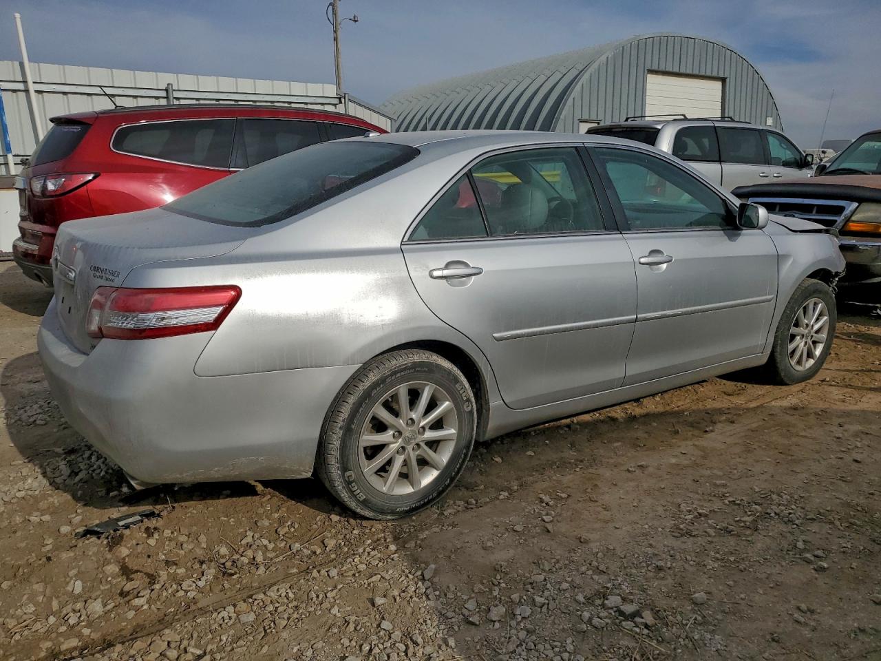 2011 TOYOTA CAMRY BASE photo 3