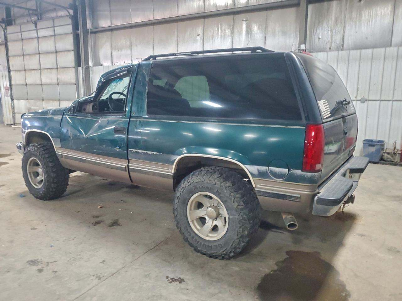 1995 CHEVROLET TAHOE K1500 photo 2
