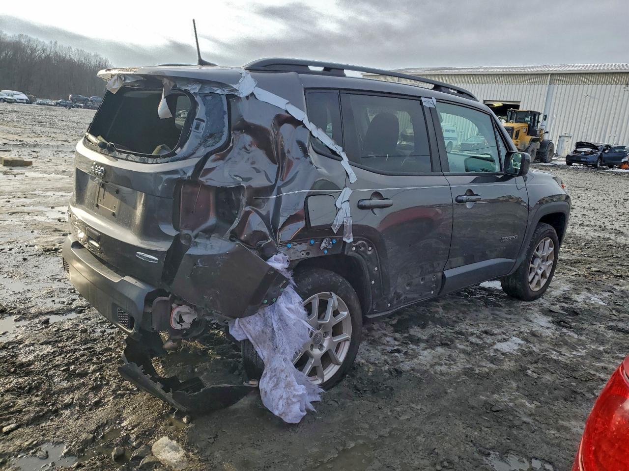 2019 JEEP RENEGADE LATITUDE photo 3