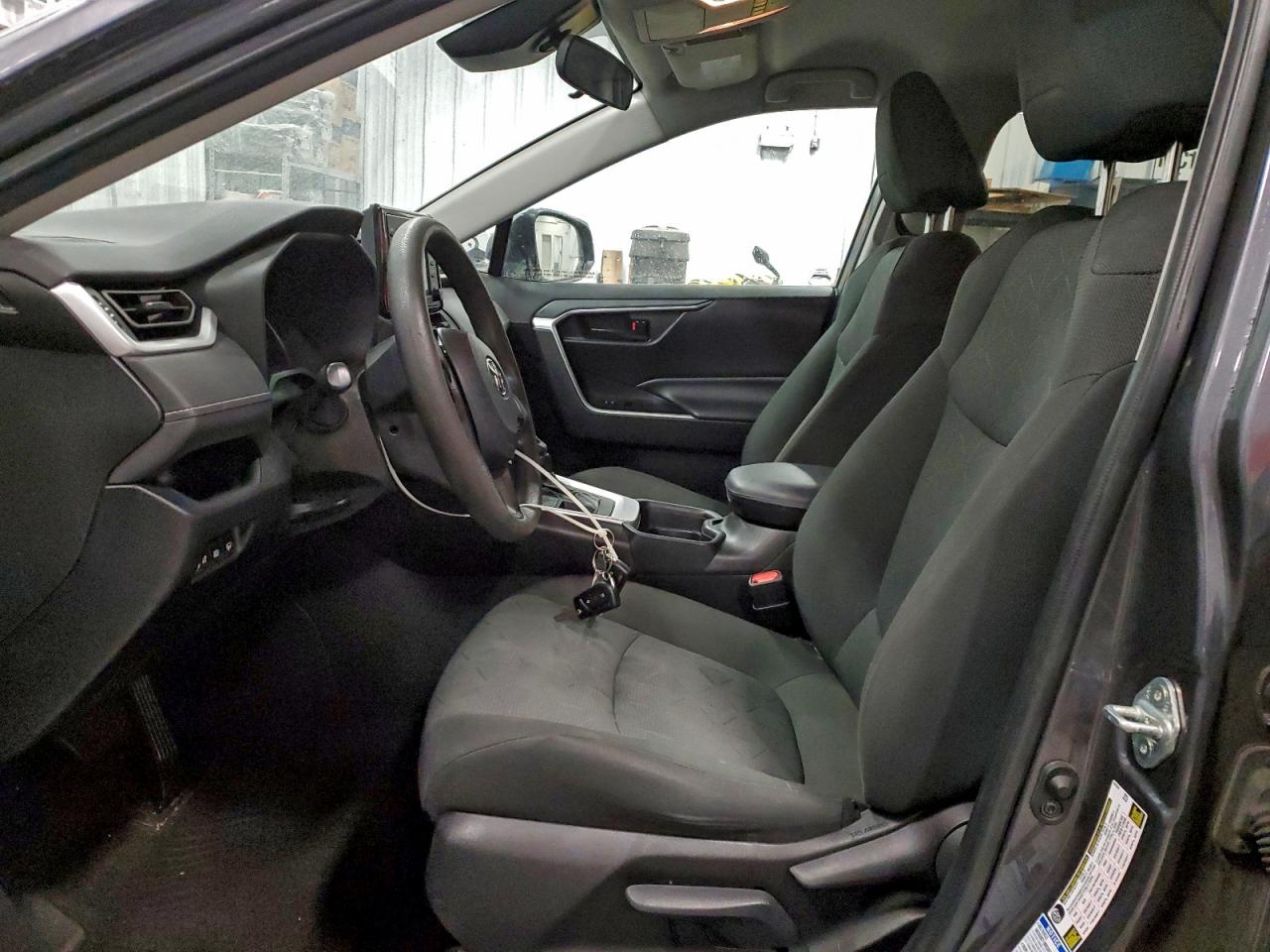2021 TOYOTA RAV4 LE photo 13