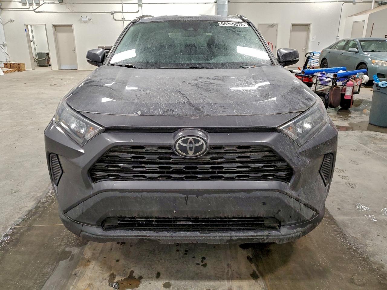 2021 TOYOTA RAV4 LE photo 9