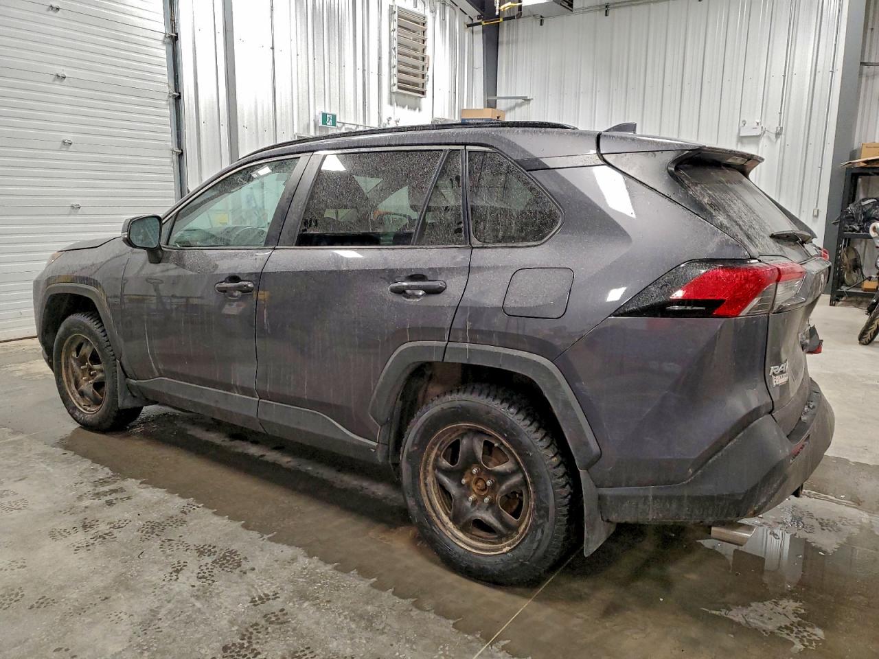 2021 TOYOTA RAV4 LE photo 3