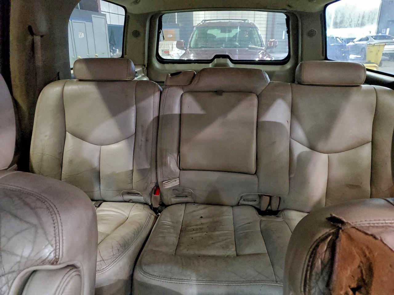 2004 CHEVROLET SUBURBAN K1500 photo 10