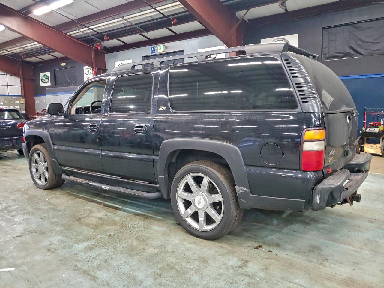 2004 CHEVROLET SUBURBAN K1500 photo 2