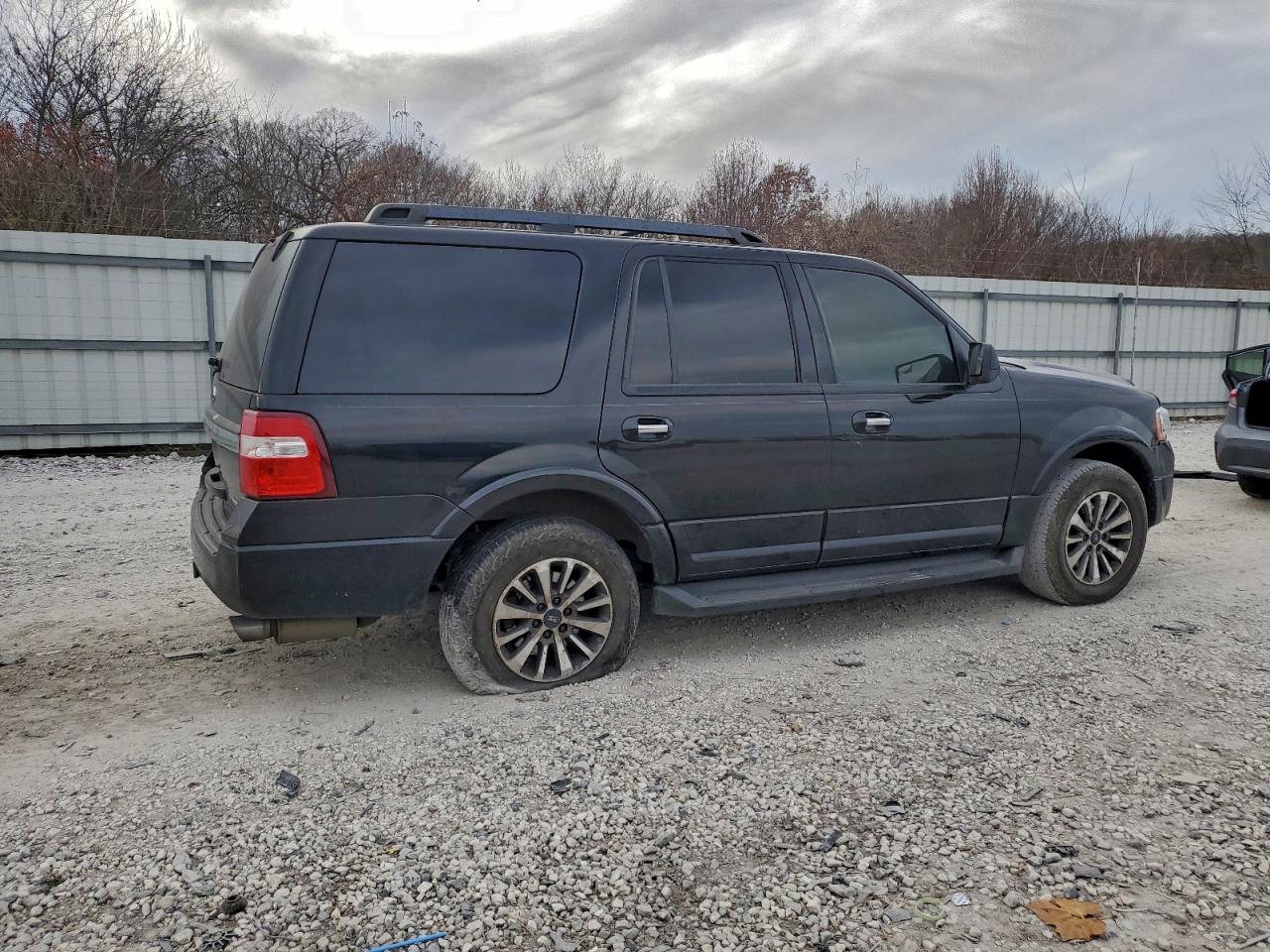 2017 FORD EXPEDITION XLT photo 5