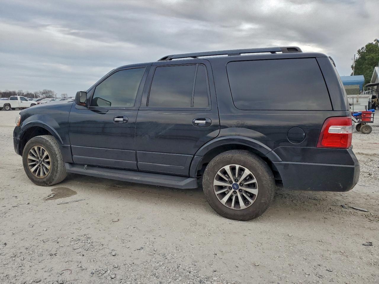 2017 FORD EXPEDITION XLT photo 3