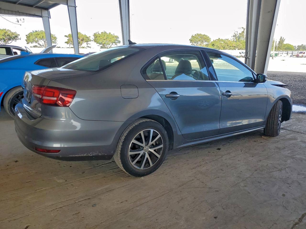 2017 VOLKSWAGEN JETTA SE photo 5