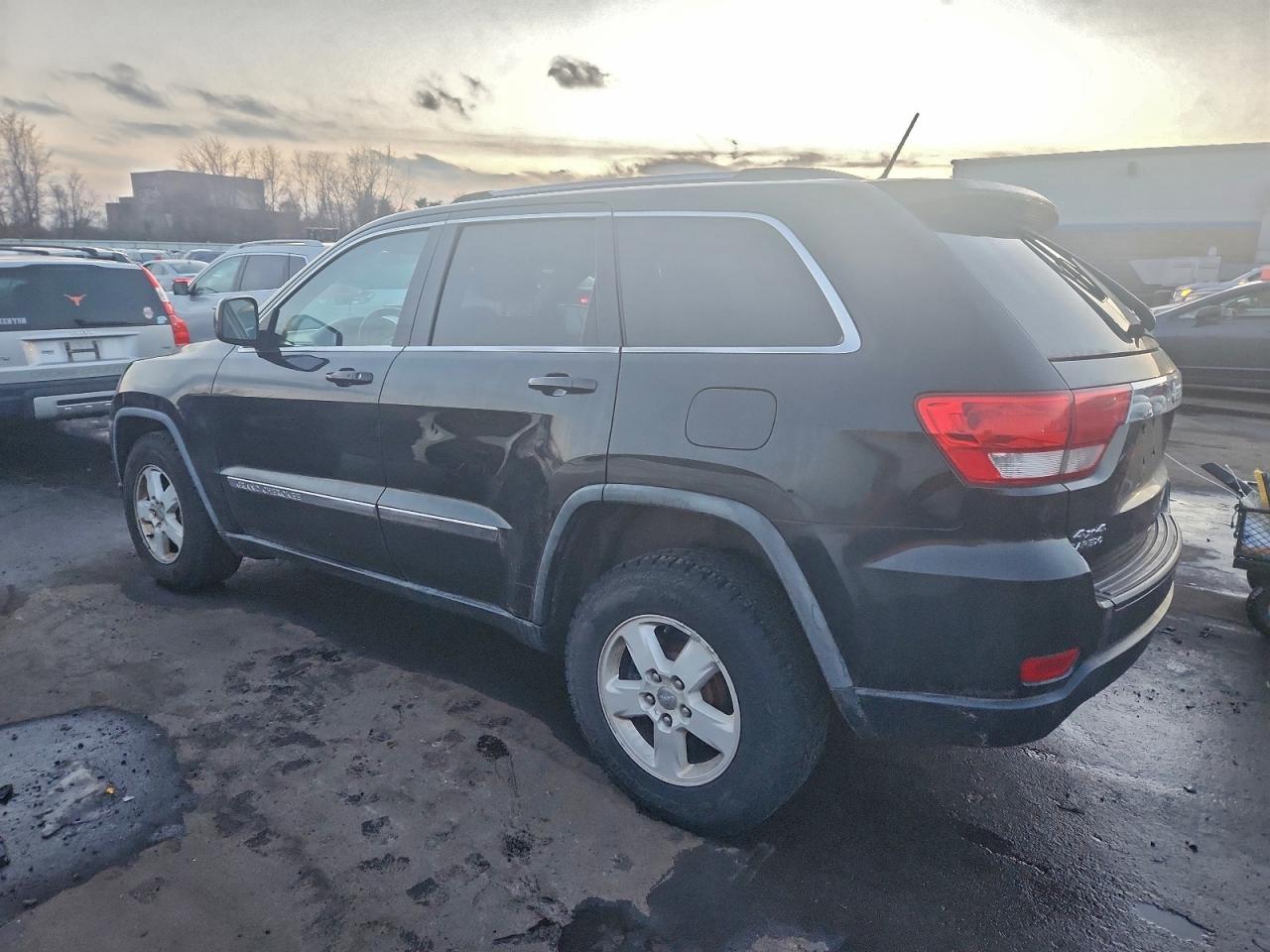 2011 JEEP GRAND CHEROKEE LAREDO photo 2