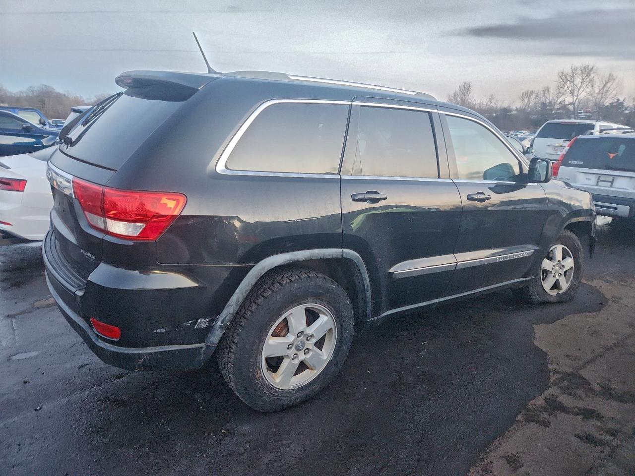 2011 JEEP GRAND CHEROKEE LAREDO photo 3