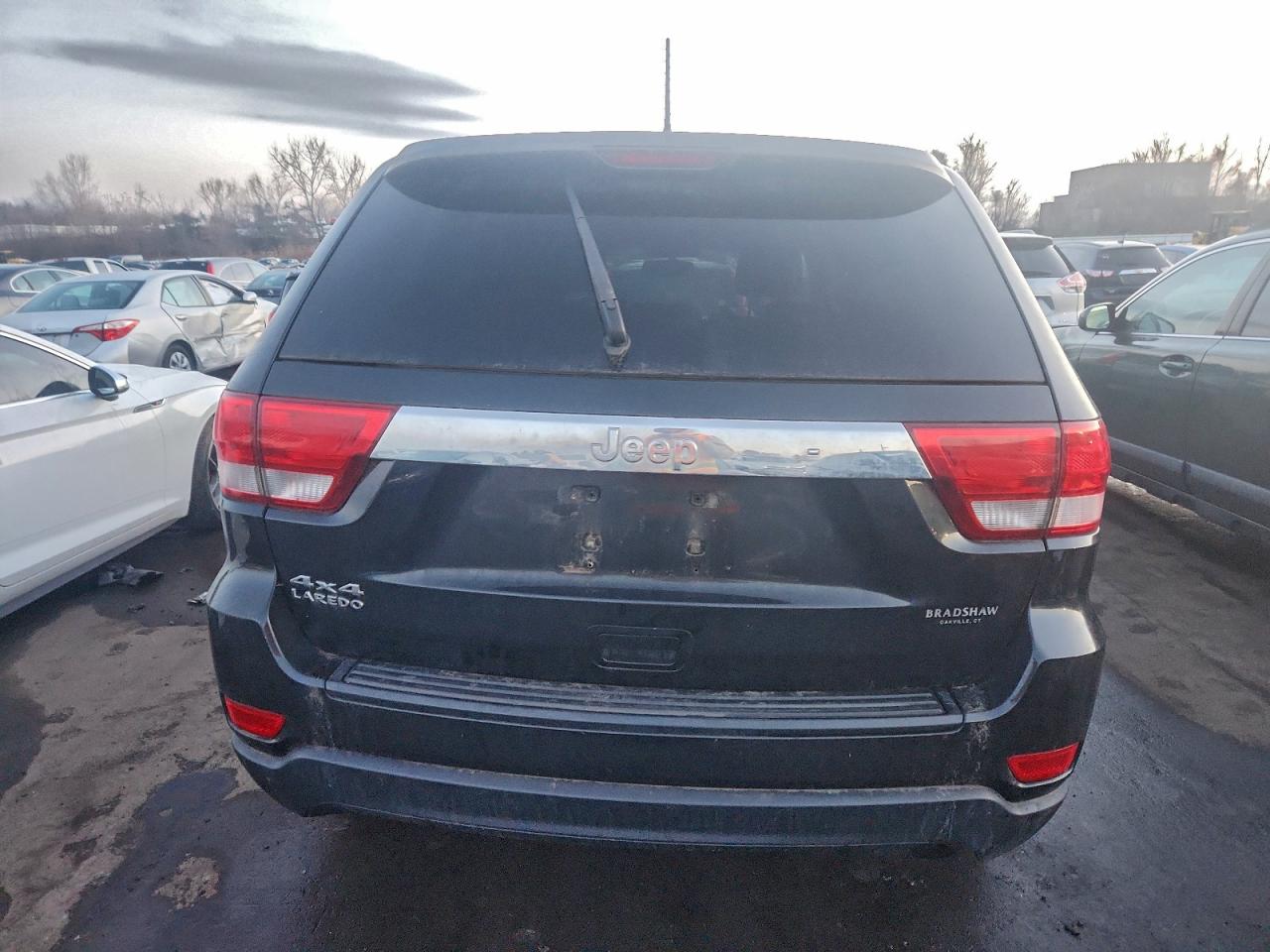 2011 JEEP GRAND CHEROKEE LAREDO photo 6