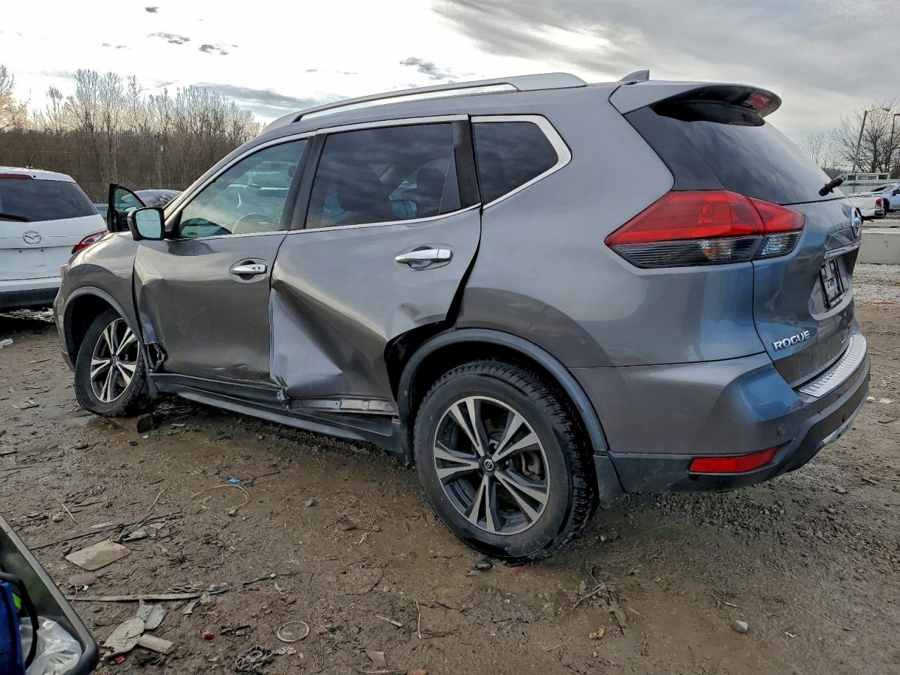 2019 NISSAN ROGUE SV photo 3