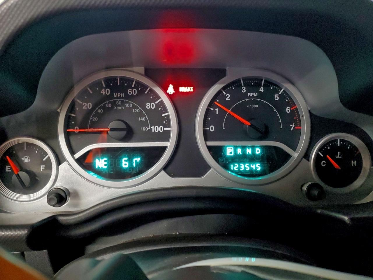 2010 JEEP WRANGLER SAHARA photo 25