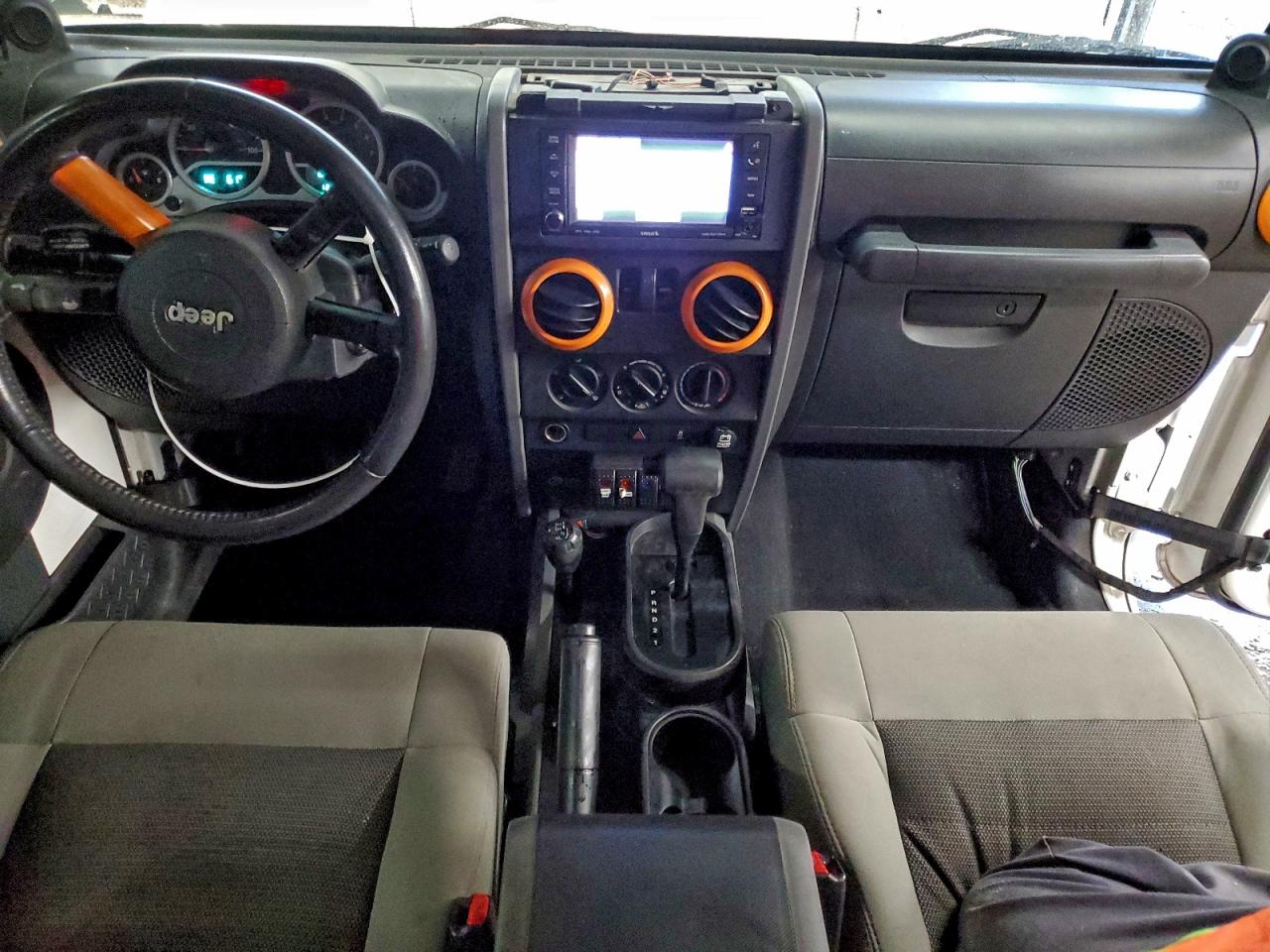 2010 JEEP WRANGLER SAHARA photo 22