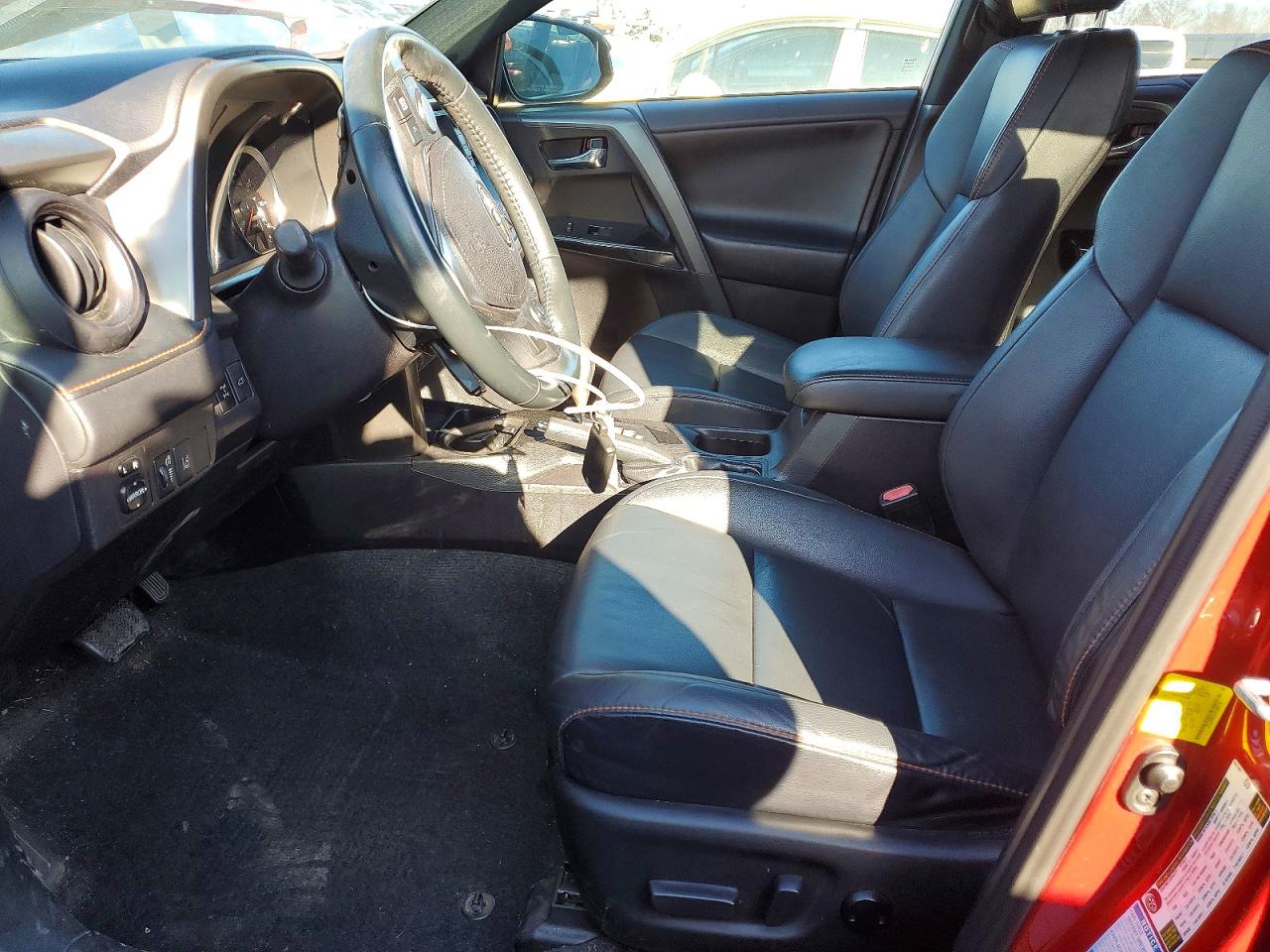 2017 TOYOTA RAV4 SE photo 13