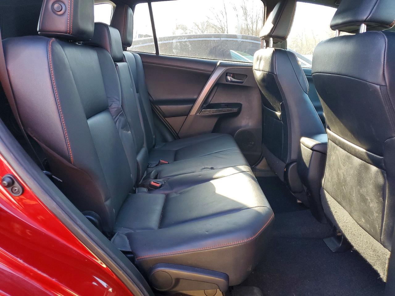 2017 TOYOTA RAV4 SE photo 19