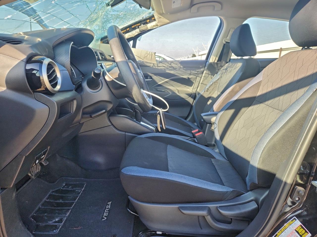 2025 NISSAN VERSA SV photo 13