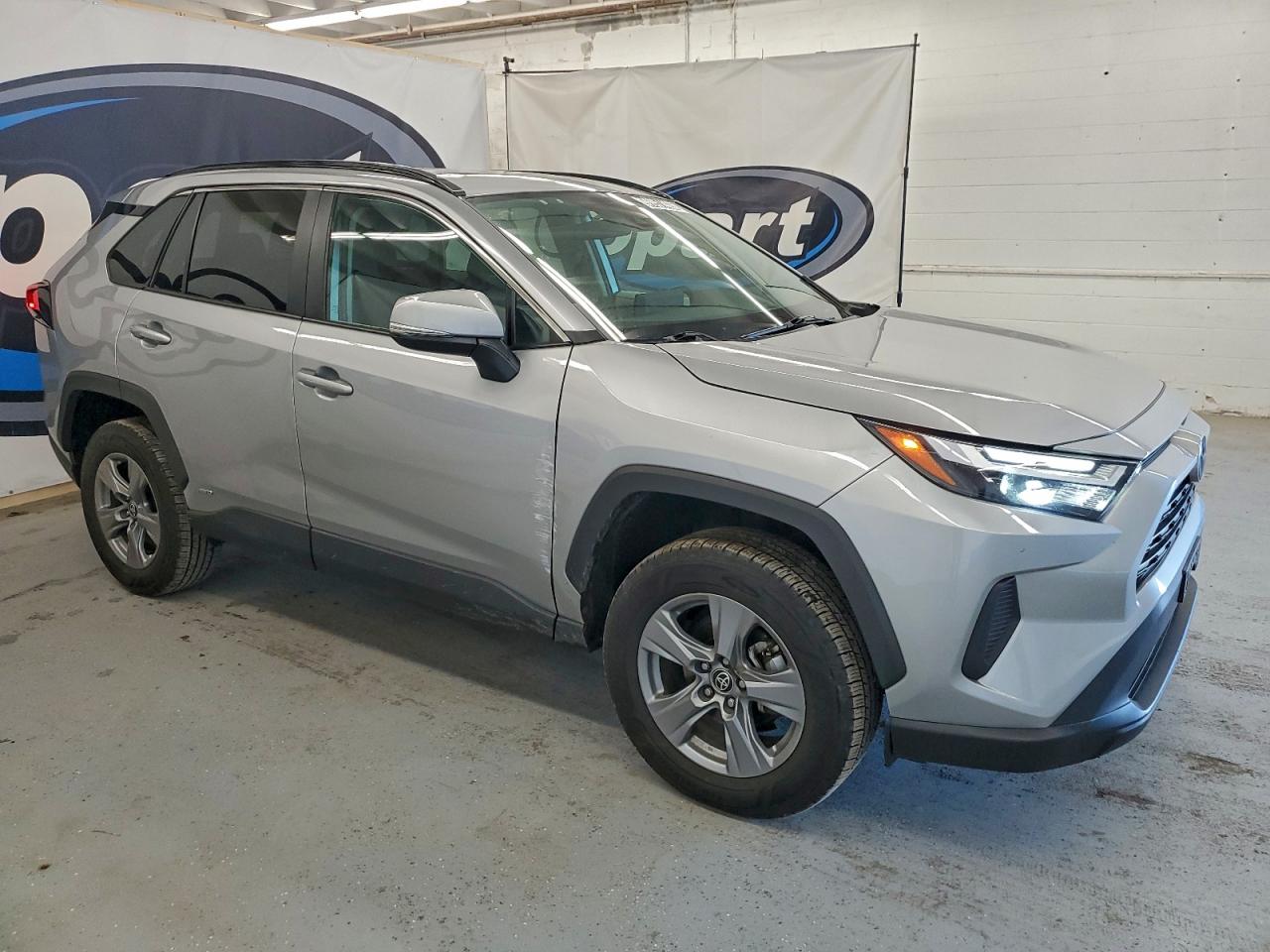 2022 TOYOTA RAV4 XLE photo 7