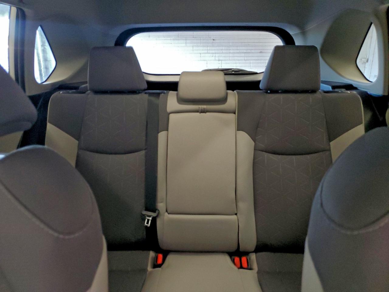 2022 TOYOTA RAV4 XLE photo 19