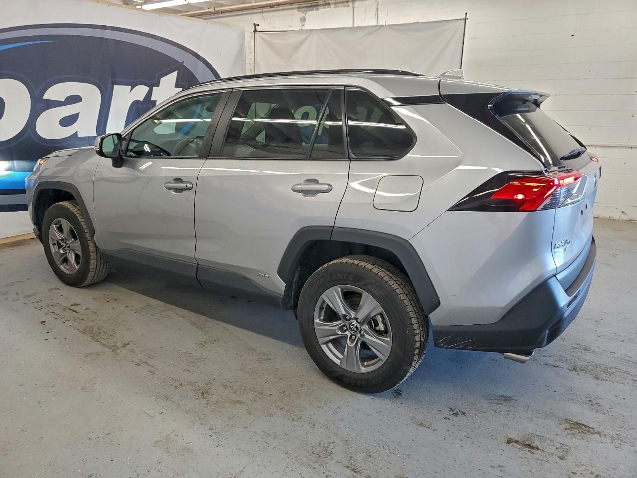 2022 TOYOTA RAV4 XLE photo 3