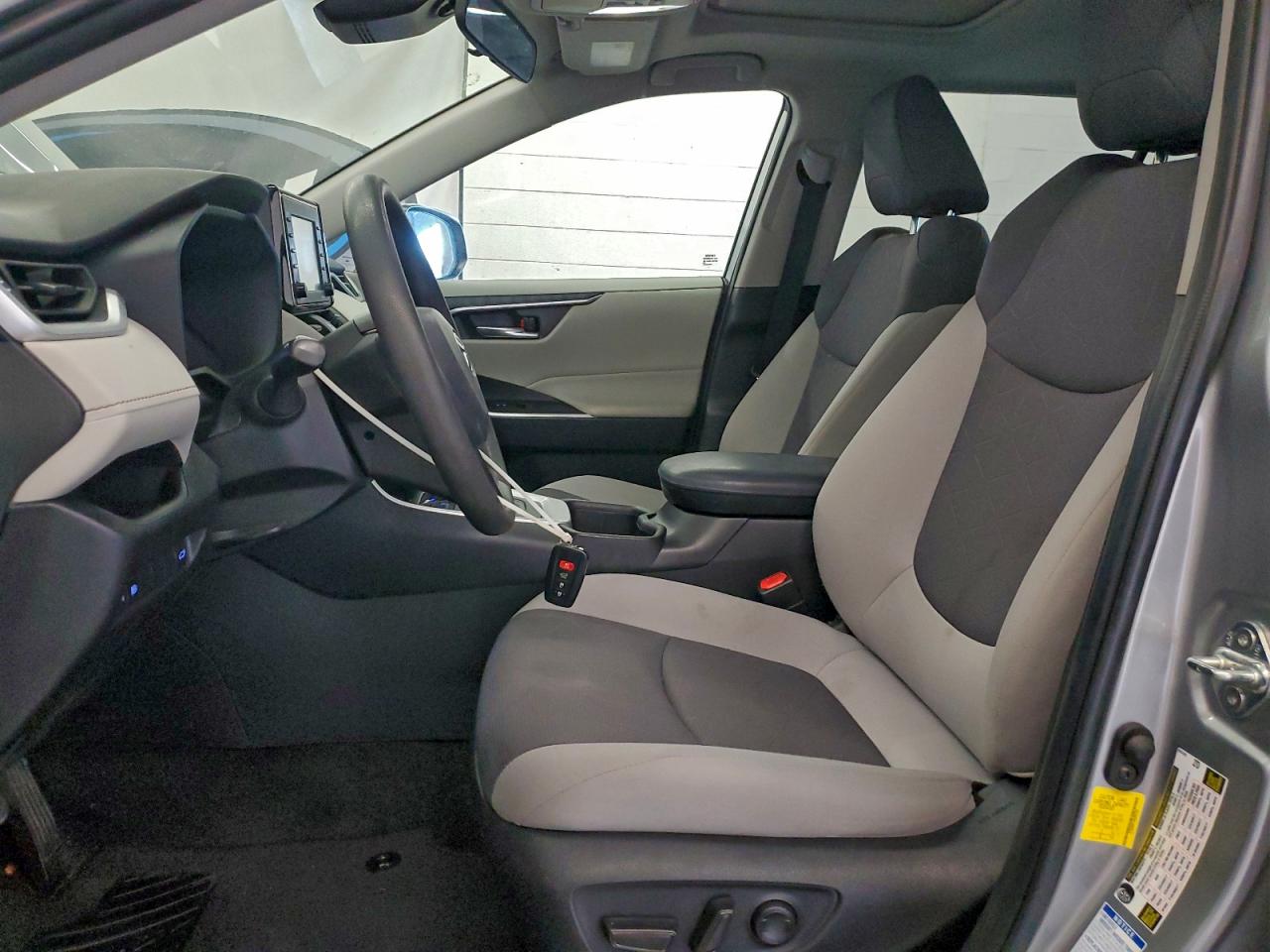 2022 TOYOTA RAV4 XLE photo 13
