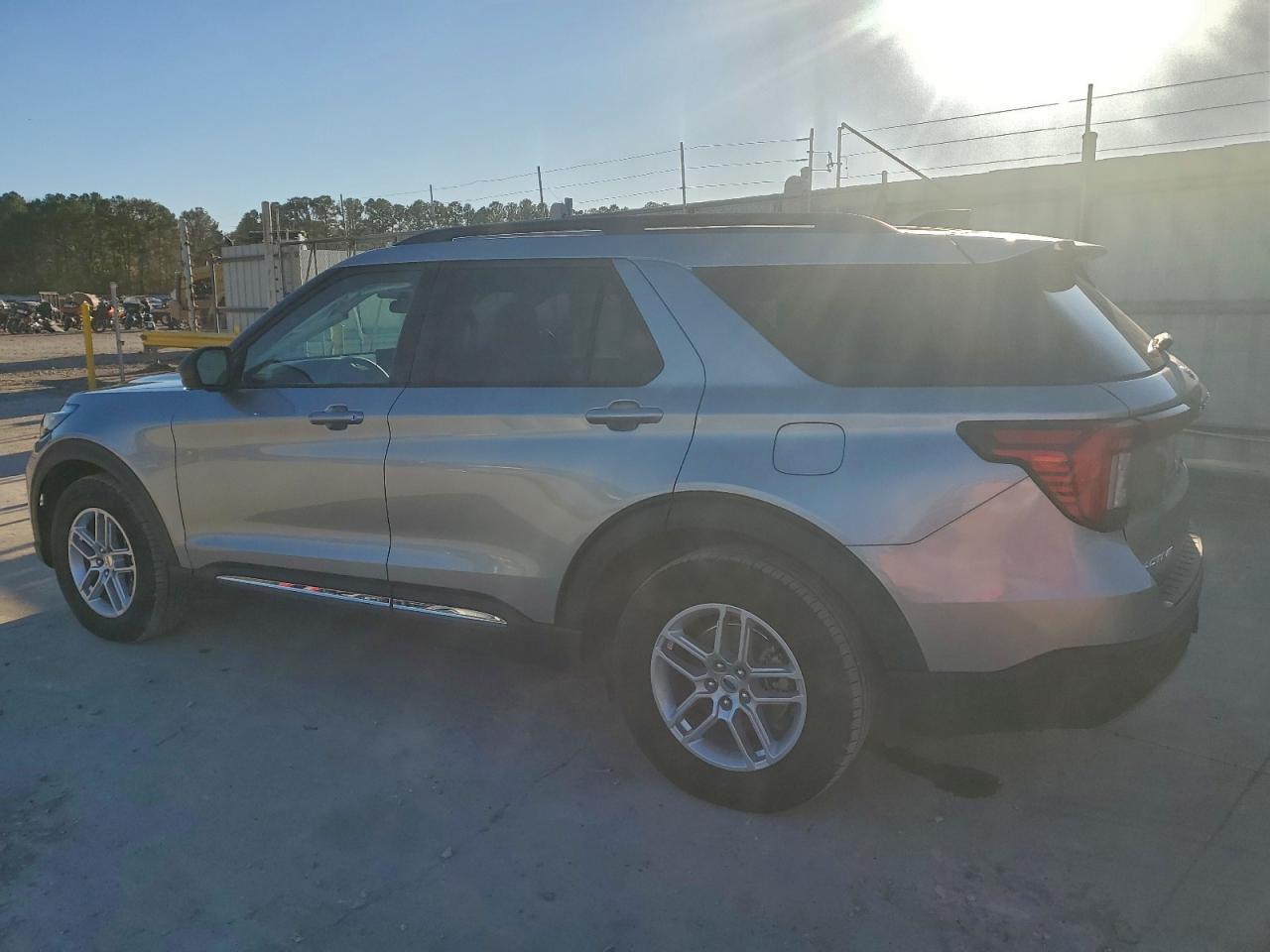2025 FORD EXPLORER ACTIVE photo 2